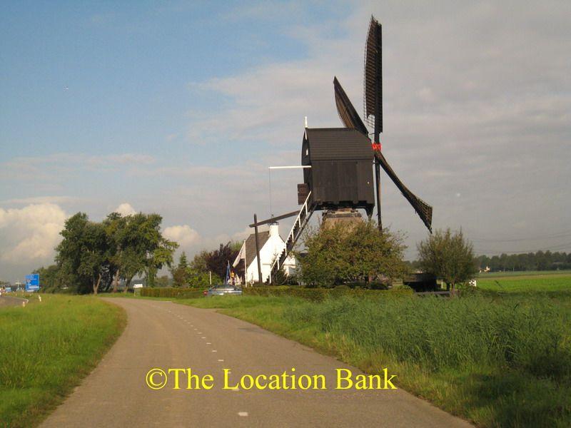 Typical holl&auml;ndischer Windm&uuml;hle