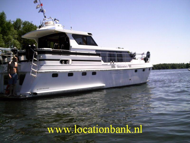 Moderne Motor Yacht oder Schiff