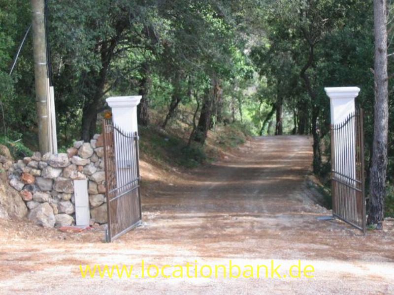 Gate