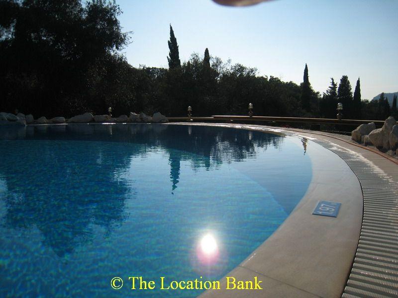Swimming Pool und bar