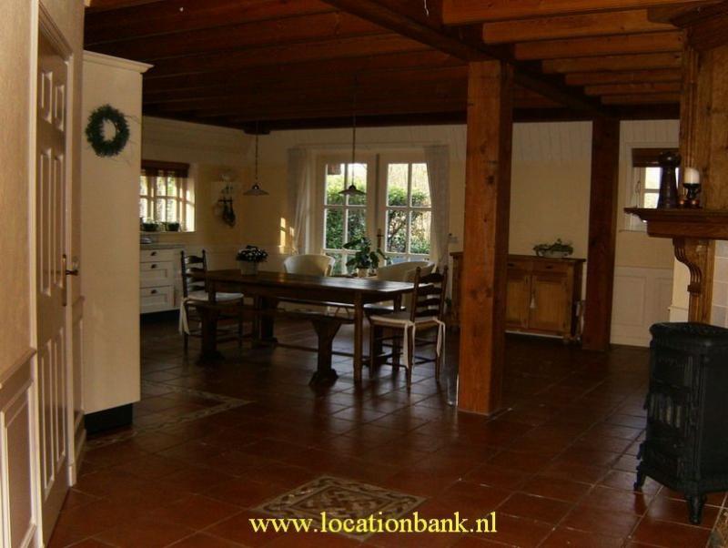 K&uuml;che mit alte tile floor