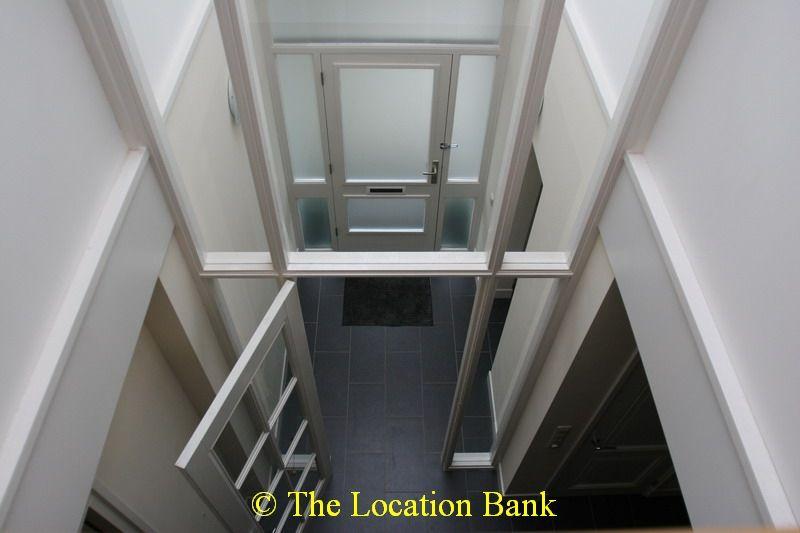 Hall mit front door