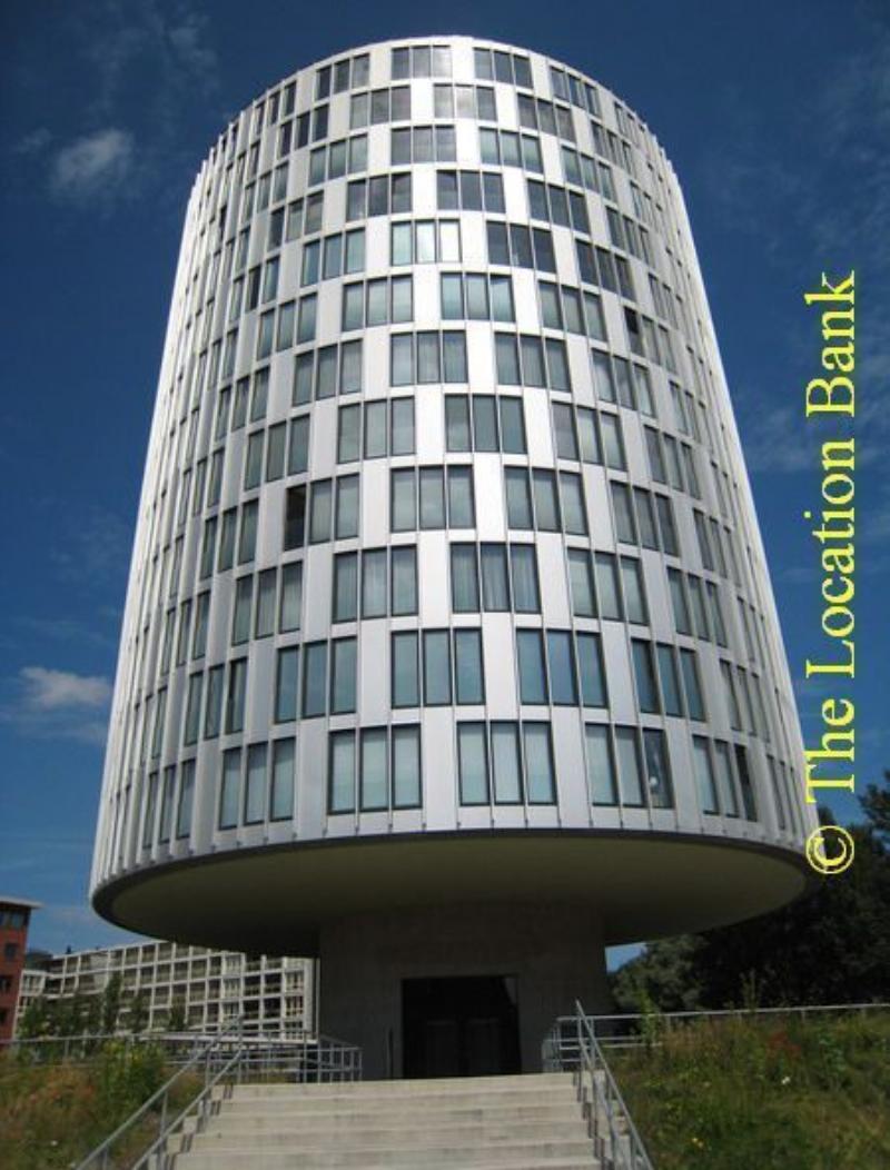 Moderne round building