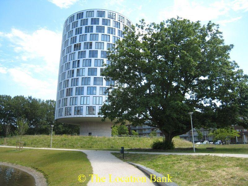 Moderne round building