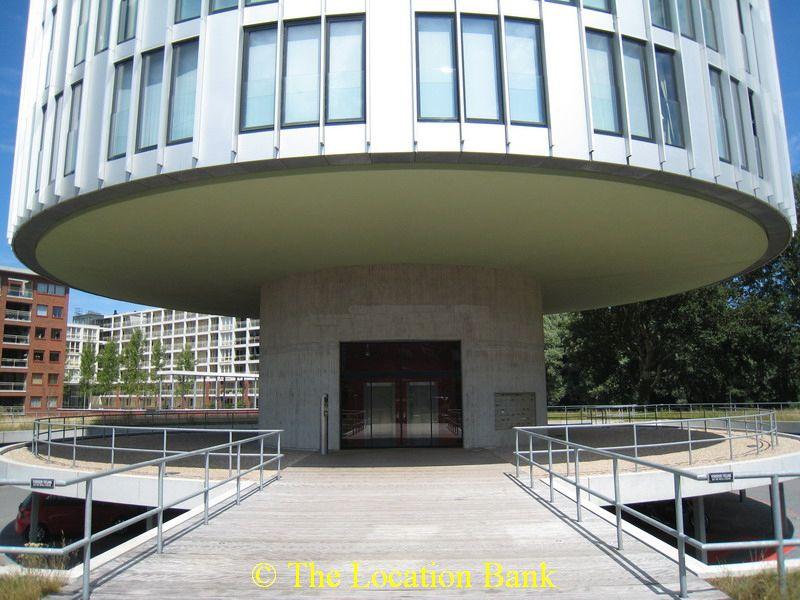 Moderne round building