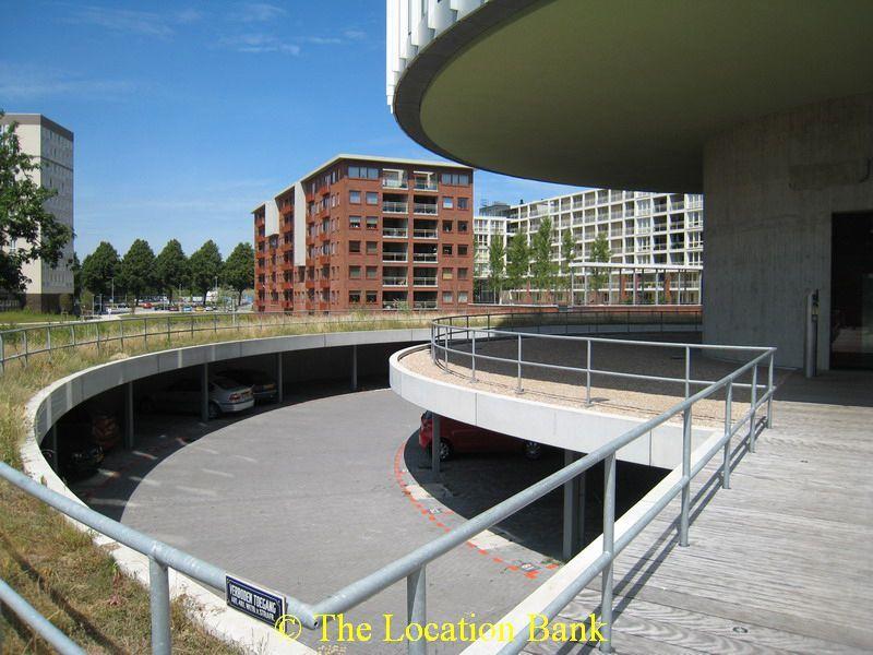 Moderne round building