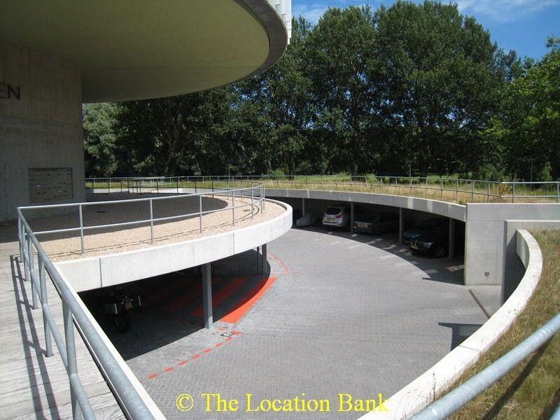 Moderne round building