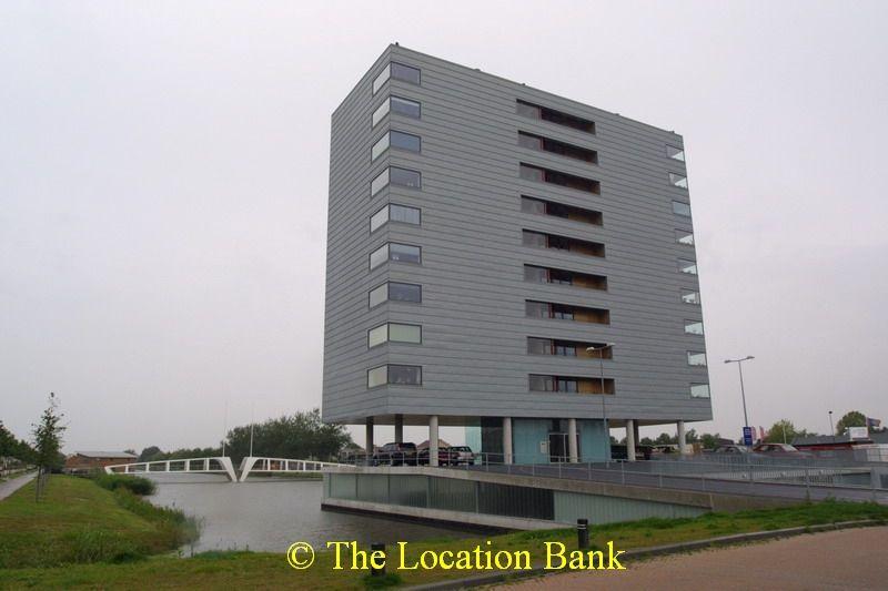 Moderne building
