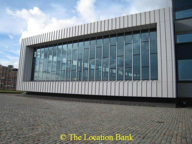 Moderne building
