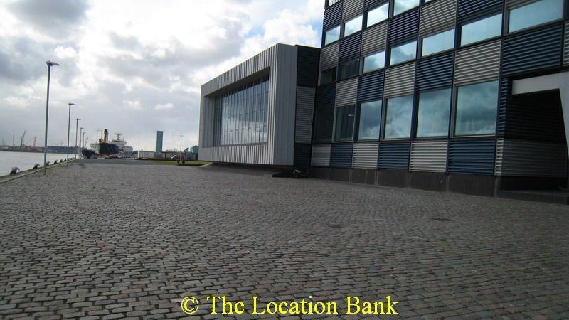 Moderne building