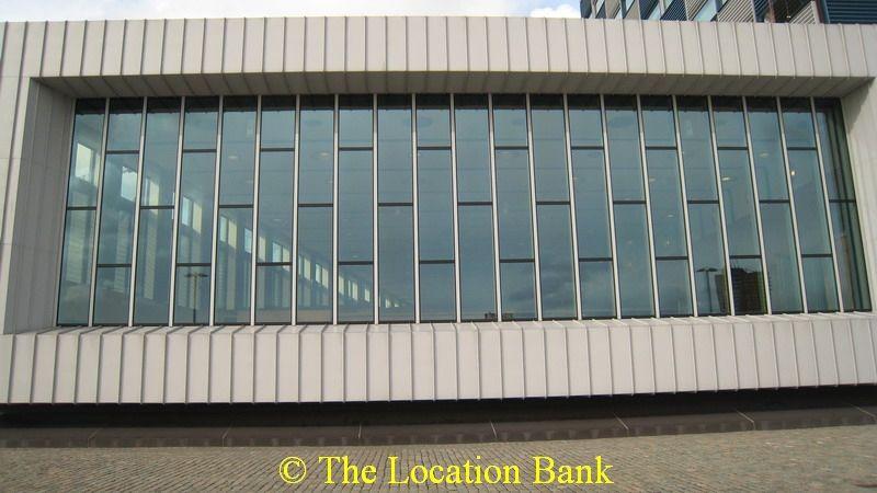 Moderne building