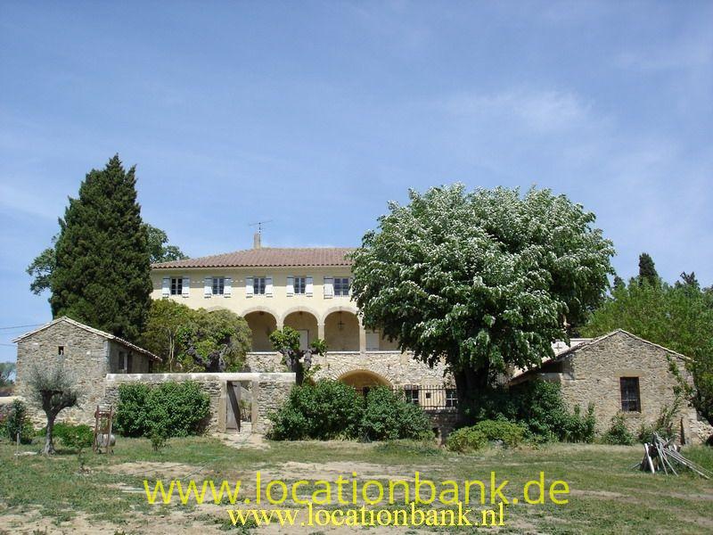 Alte Villa oder house mit court