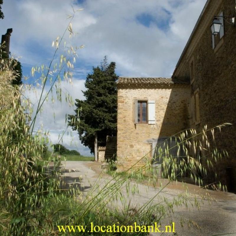 Alte Villa oder house mit court