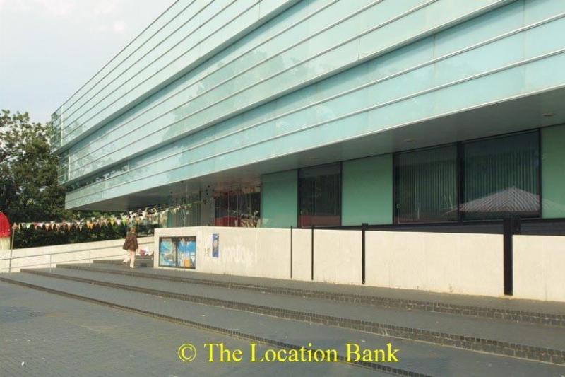 Moderne building