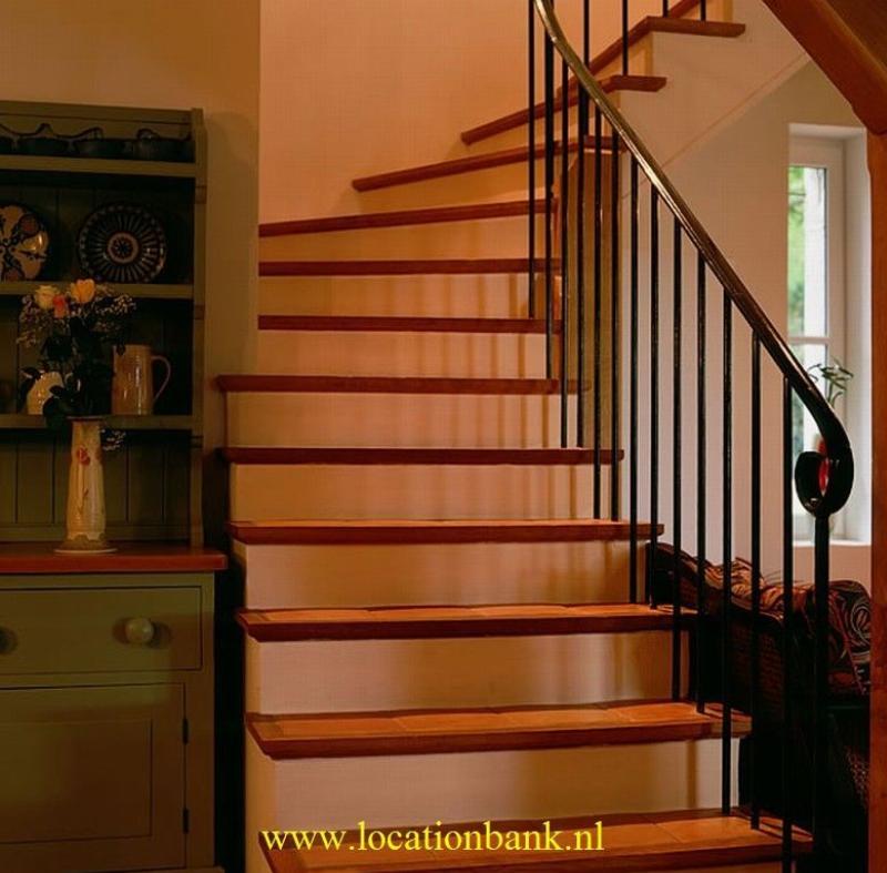 Treppe in rural stil villa