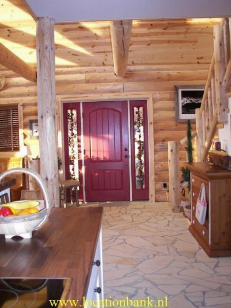 Eingang of wooden cottage