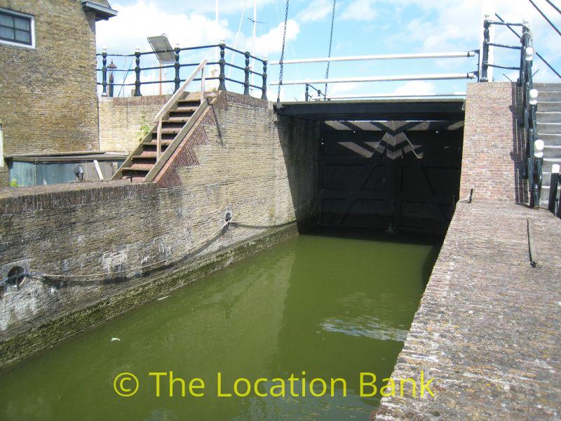 Sluice oder water lock