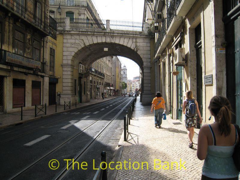 Street mit flyover oder Br&uuml;cke
