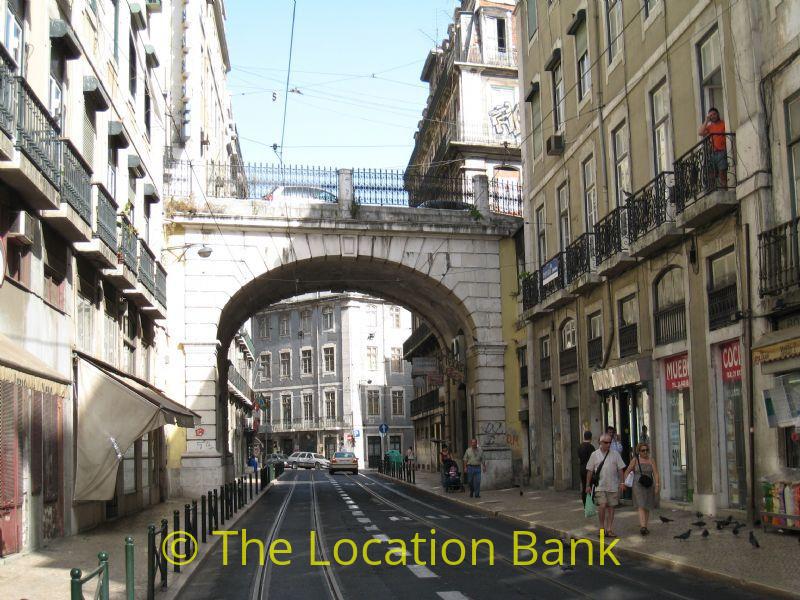 Street mit Br&uuml;cke