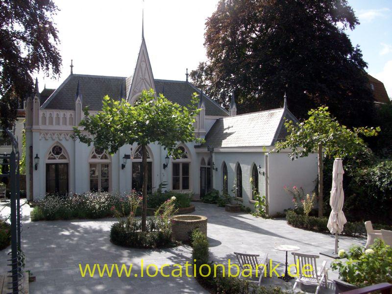 Garten mit private chapel