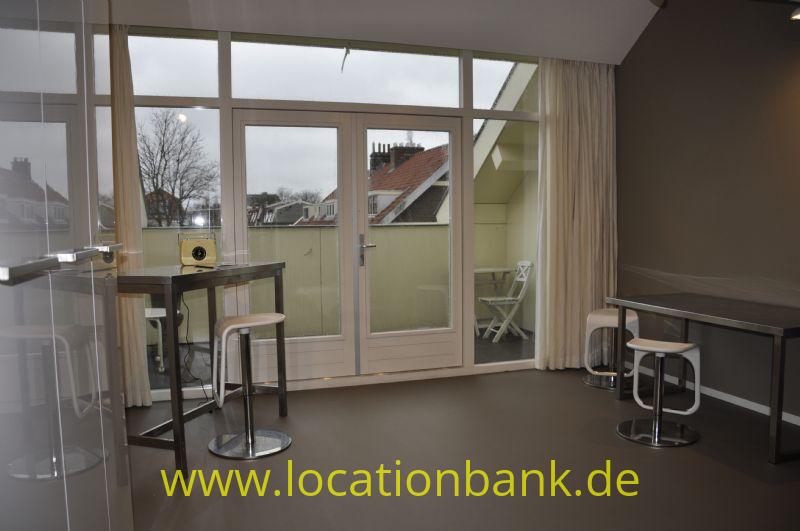 Zimmer mit Balkon