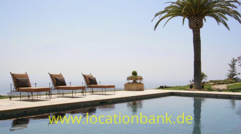 Private Pool mit view over the ocean