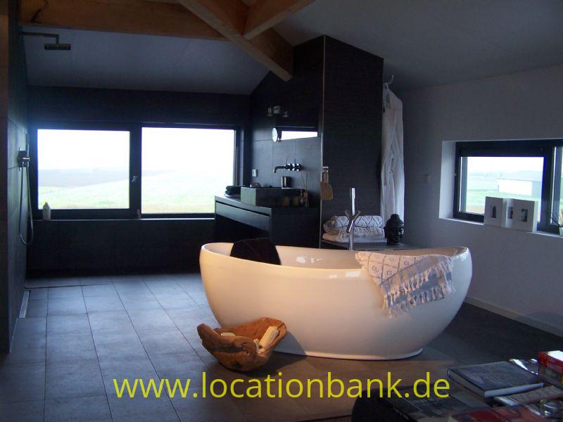 Badezimmer mit Badewanne