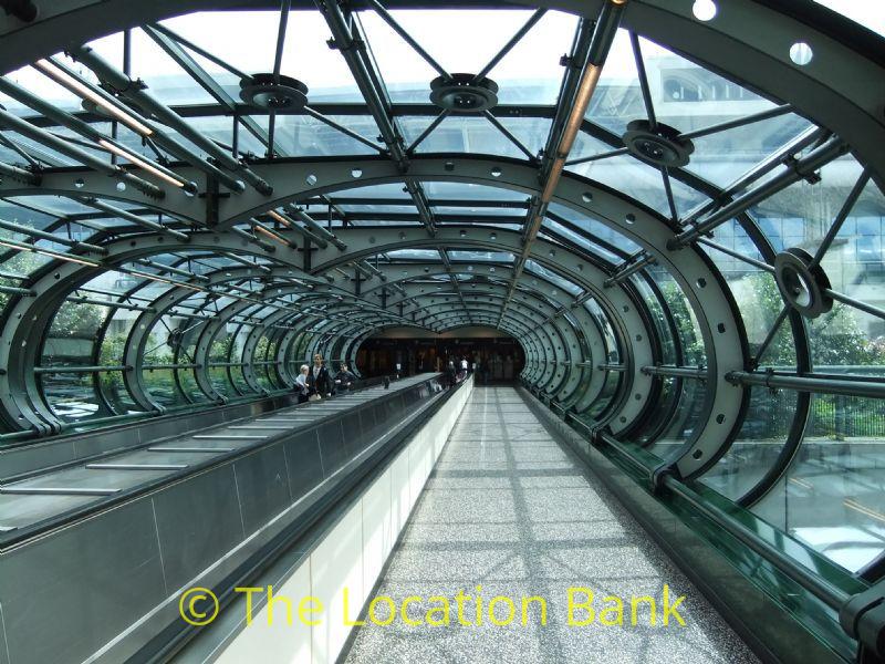 Flughafen walking tunnel