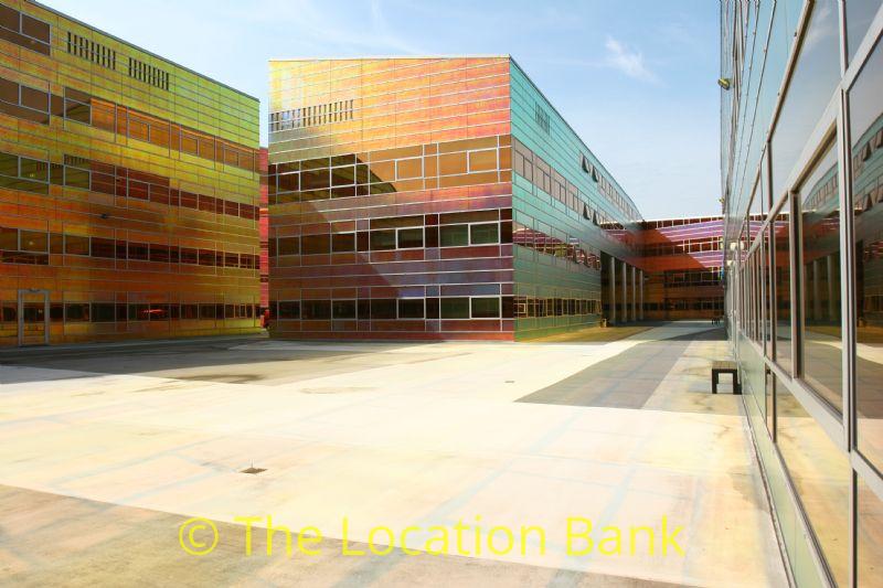 Kleurvolle architectuur en veranderd van kleur met de stand van de zon