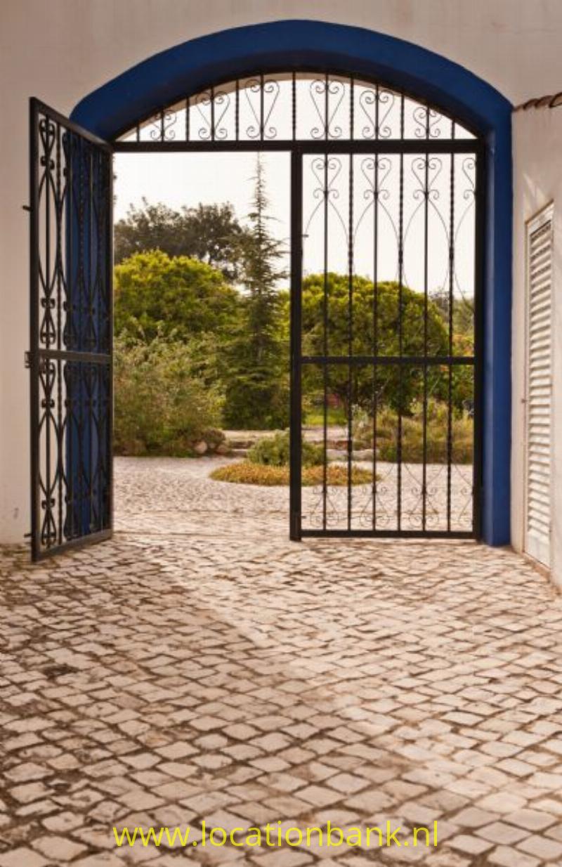 Gate or entrance