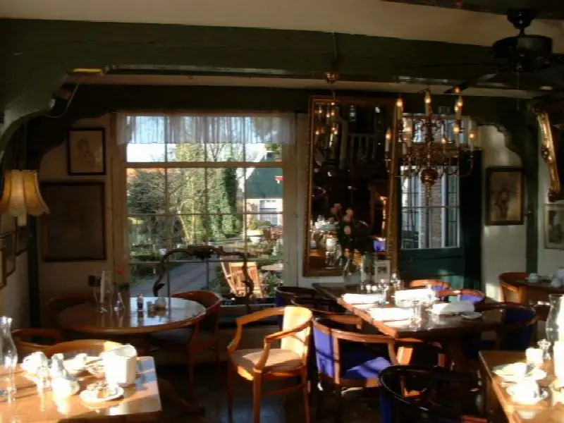 Erg sfeervol klassiek restaurant met prachtige licht inval