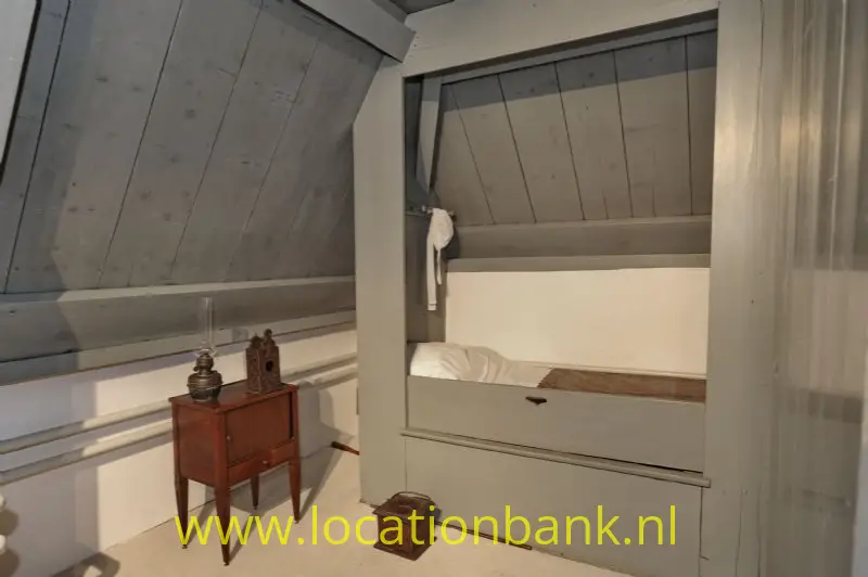 Zolderkamer met bedstee