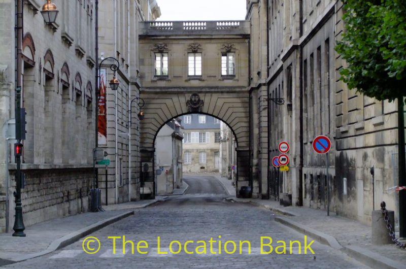 poort over straat