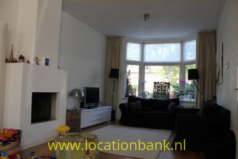 woonkamer met open haard