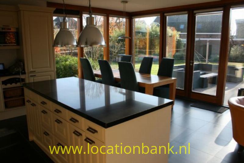 moderne keuken met kookeiland