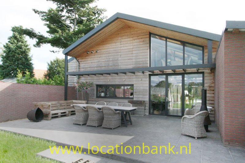 villa met terras in de tuin