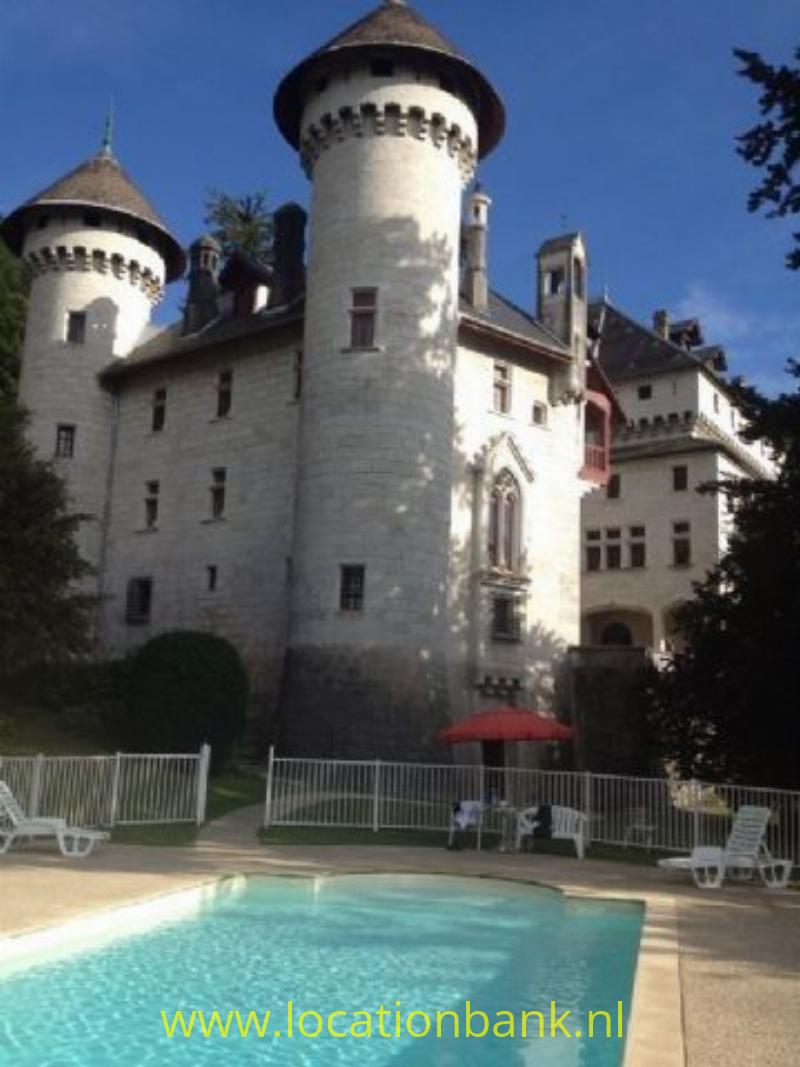kasteel met zwembad