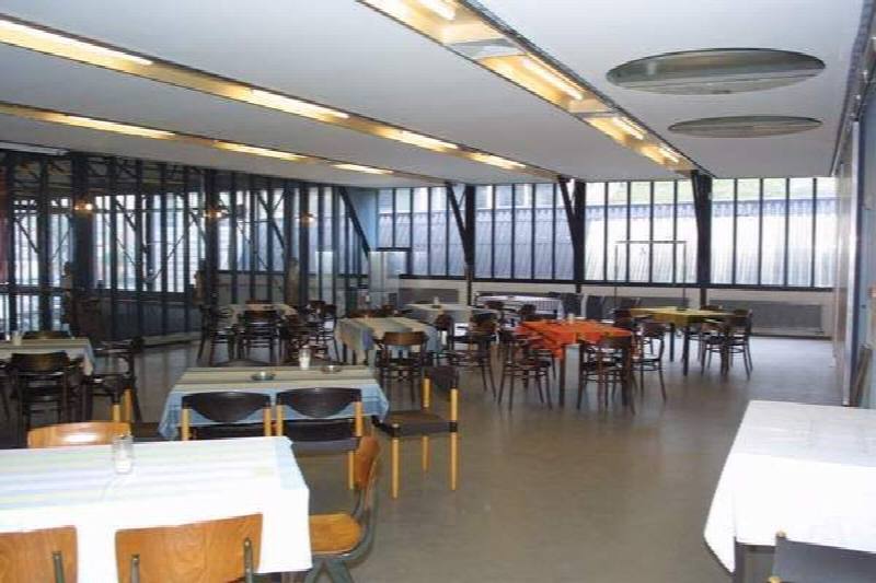 Mooie industriele oude locatie met oude scheepsmotoren.Met Kantine uitkijkernd over het museum /  Old shipyard Museum