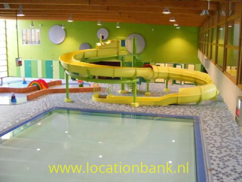 peuterbad met glijbaan