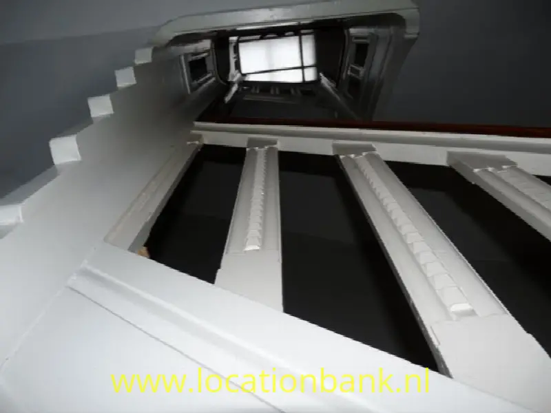 trappenhuis vanaf boven 2de etage