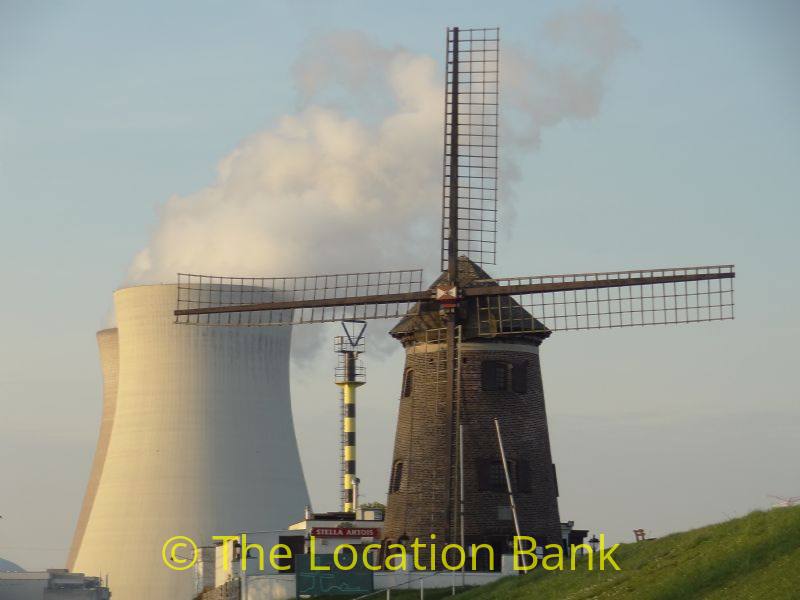 Windmolen en fabriek