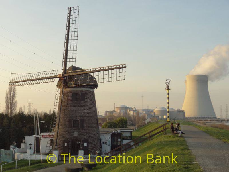 Windmolen en fabriek