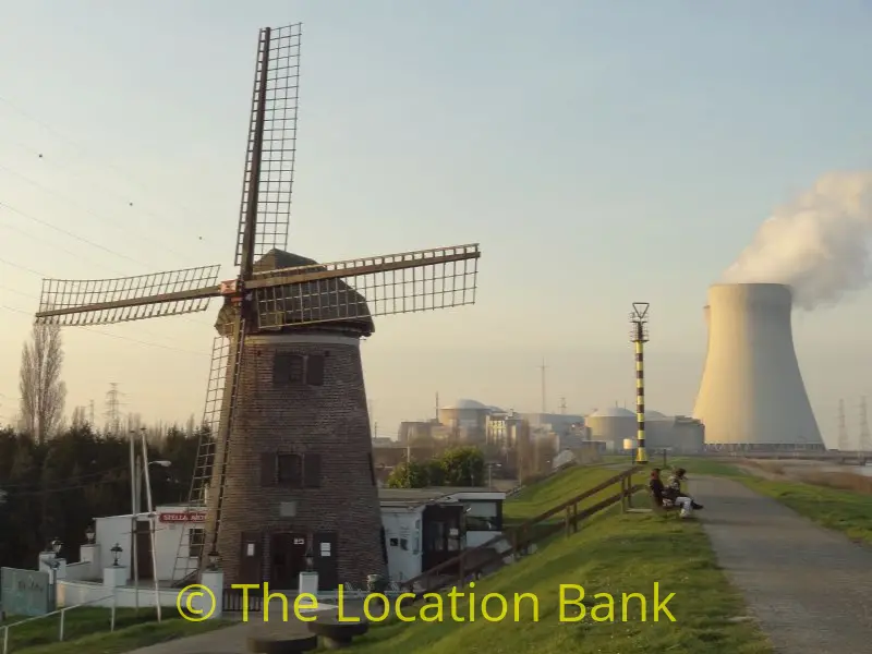 Windmolen en fabriek