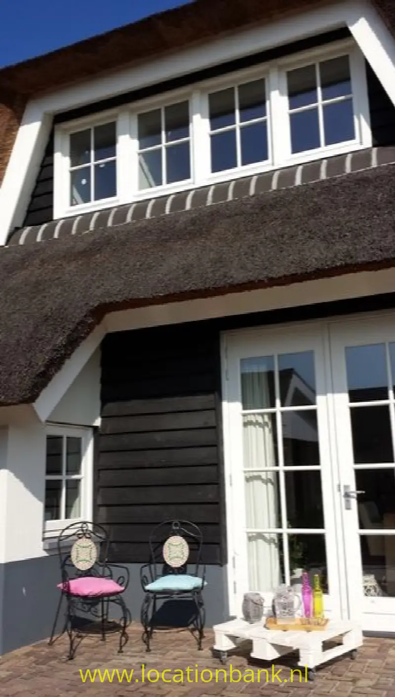 terrasje zijkant huis