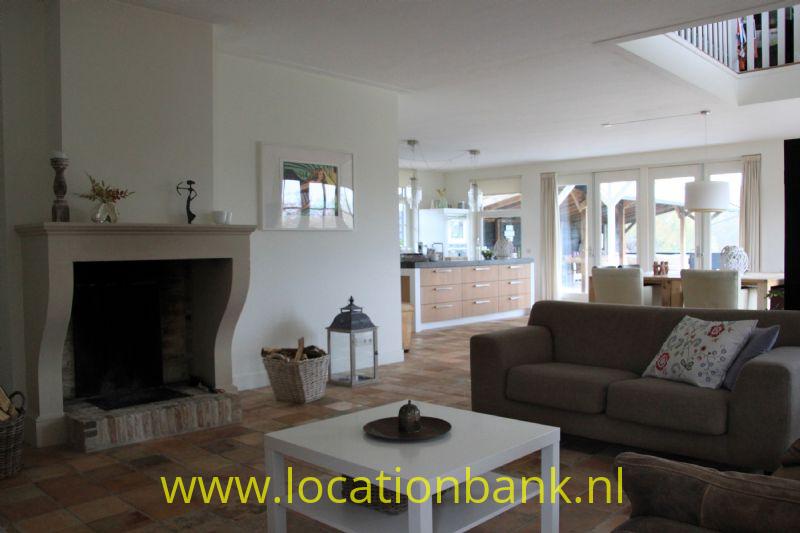 woonkamer met open haard