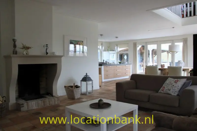 woonkamer met open haard