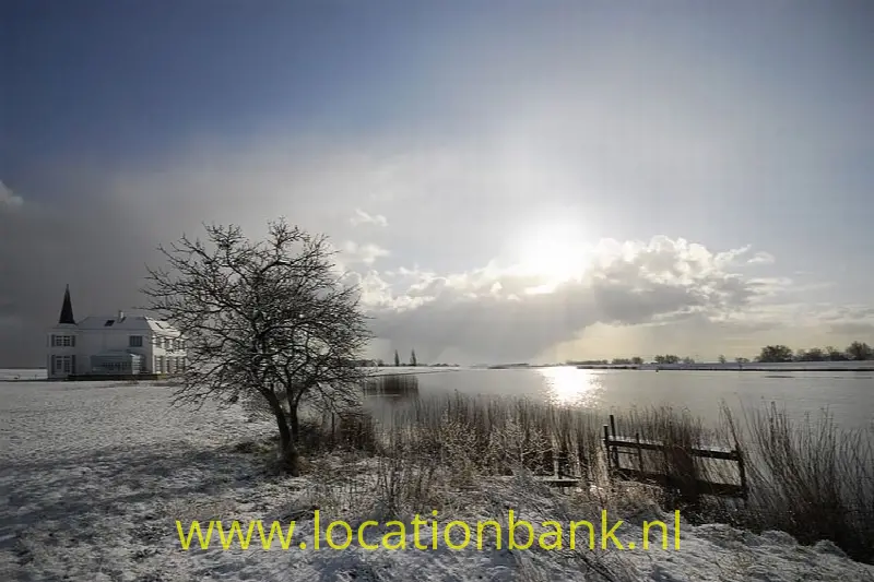 Villa en landhuis aan het water