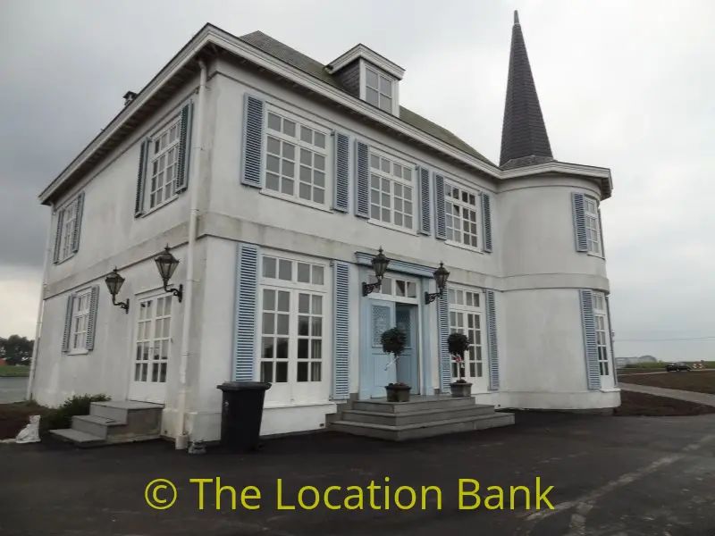 Villa en landhuis aan het water