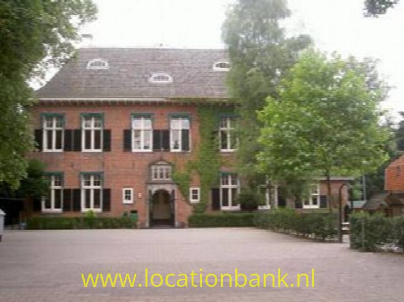 lagere school met schoolplein