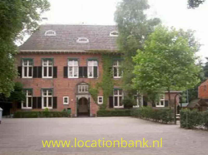 lagere school met schoolplein